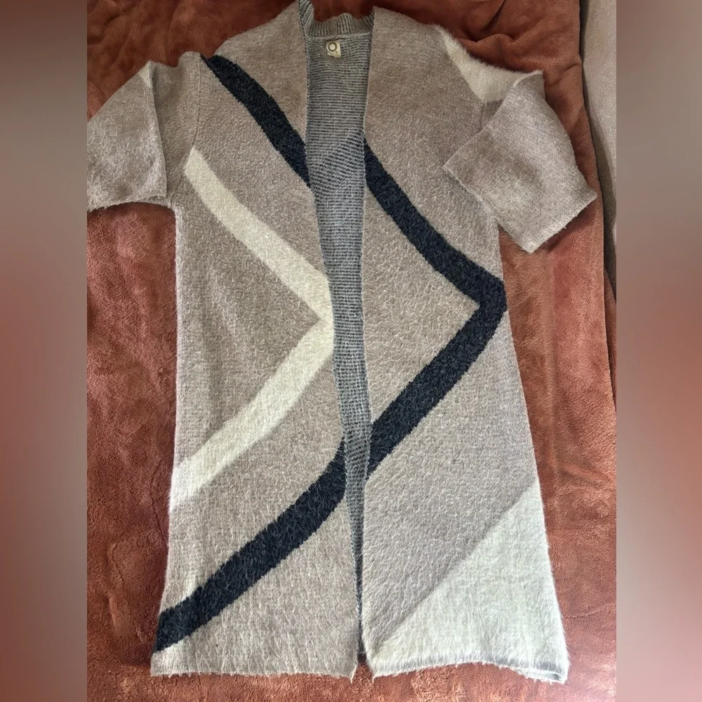 Akemi + Kin Anthropologie Abstract Fuzzy Knit Open Cardigan - Picture 3 of 10
